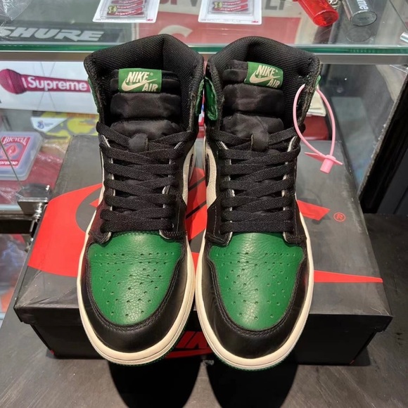 Used Jordan 1 pine green 1.0 size 8 - Picture 4 of 10